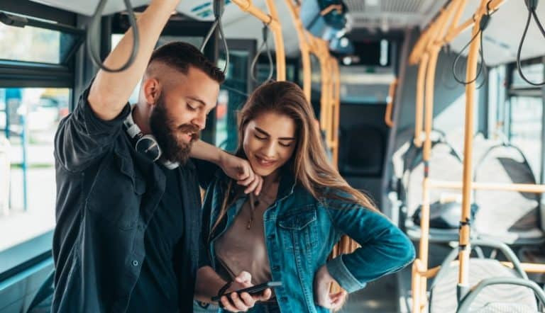 如何轻松邀请女生一起出去玩，不让事情变得尴尬