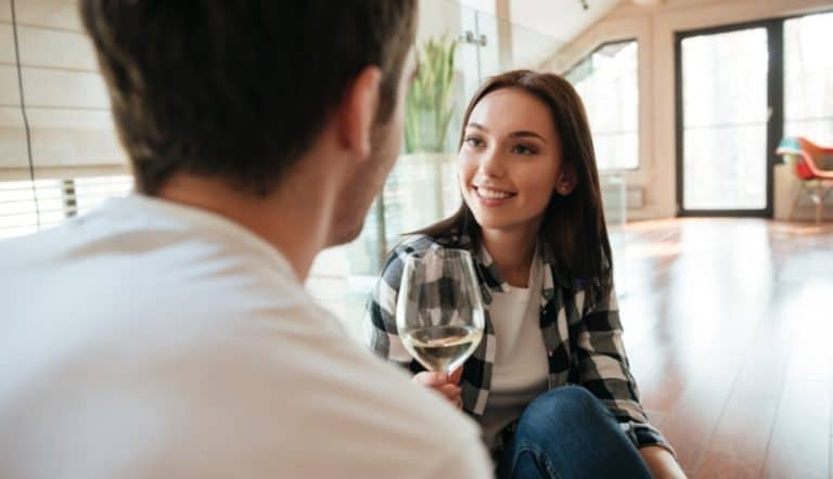 17个细微迹象表明她想成为你的女朋友并且非常喜欢你